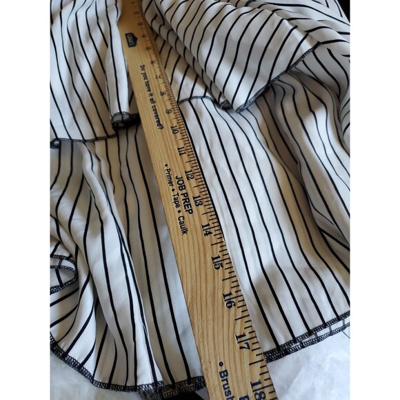 Urban Mix 3/4 Sleeve Cold Shoulder  Sleeve Top Size Medium - Picture 10 of 10